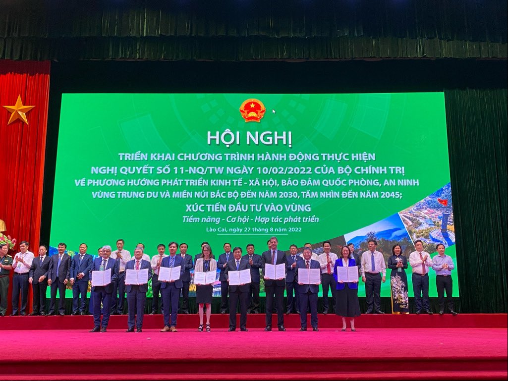 AusAmbVN's tweet photo. PM Chinh’s announcement of Masterplan for 🇻🇳’s Northern Midlands &amp; Mountainous region aligns with 🇦🇺’s commitment to sustainable, equitable and inclusive development in 🇻🇳’s north. 👏 👏 👏 

#Aus4Vietnam #PartnershipforRecovery @VNGovtPortal https://t.co/HYX0fFzBEa
