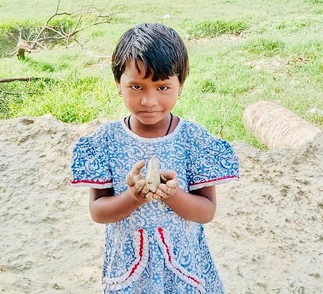 muheem_esp's tweet photo. Pottery Session In Pathshala: ‘Shaping Their Own Imagination’
#muheem #mushar #pathshala #pottery #artwork #varanasi #sevapuri #dalitchildren #creativelearning #openschool #ruralchildren
#mud #soilart #creativity #art #imagination #creativechildren #tendui #potteryart https://t.co/DqRflpjfAs