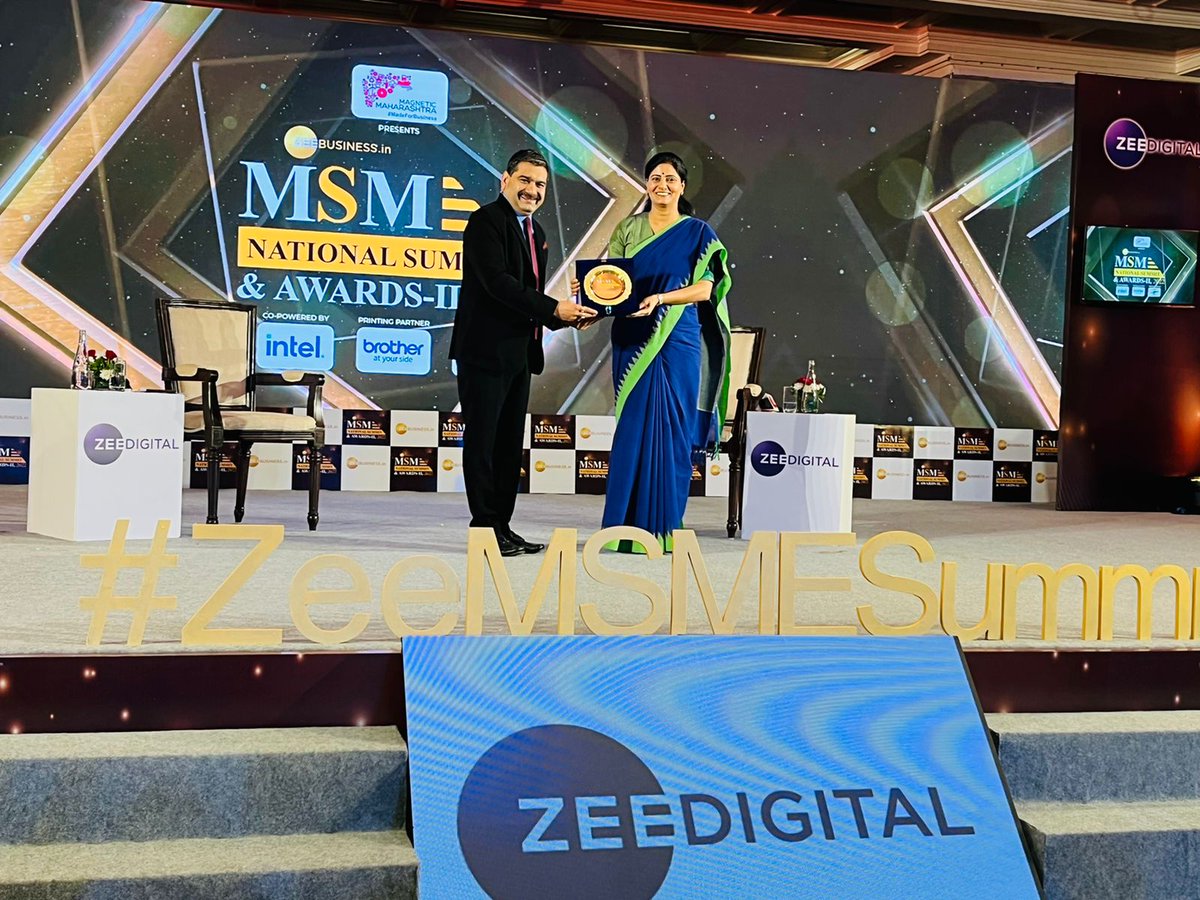 ZeeBusiness's tweet photo. #ZeeBusiness के मैनेजिंग एडिटर अनिल सिंघवी ने वाणिज्य और उद्योग राज्यमंत्री अनुप्रिया को मोमेंटो दिया..
यहां 👉 https://t.co/u0w0UNY6gL
#zeemsmesummit #zeedigital #indomitableheroes https://t.co/RMU9kLl9vr