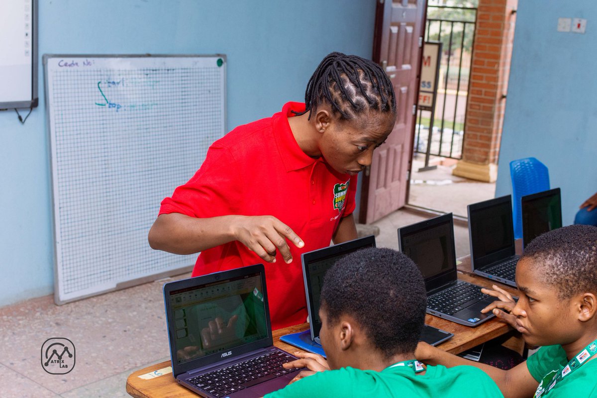 elijahsmithB's tweet photo. Another beautiful thing about this is that, even some disabled girls are learning... They have their great interpreter, How did I know she's great? Because I'm seeing the result, kudos to them 🤤🤤
#matrixlab #learning #tech #girls #ondo
@MatrixLabng https://t.co/PCL5NsNhvL