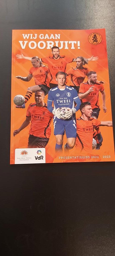 svSpartaNijkerk's tweet photo. Vanaf vandaag is onze prachtige #presentatiegids verkrijgbaar in de fanshop van supportersvereniging @svSpartaNijkerk @spartanijkerk
Gratis voor leden supportersvereniging wilt u toch zo'n mooi gids wordt dan lid van de supportersvereniging €12,50 pj of losse verkoop €5,-- https://t.co/UikDdrLAOF