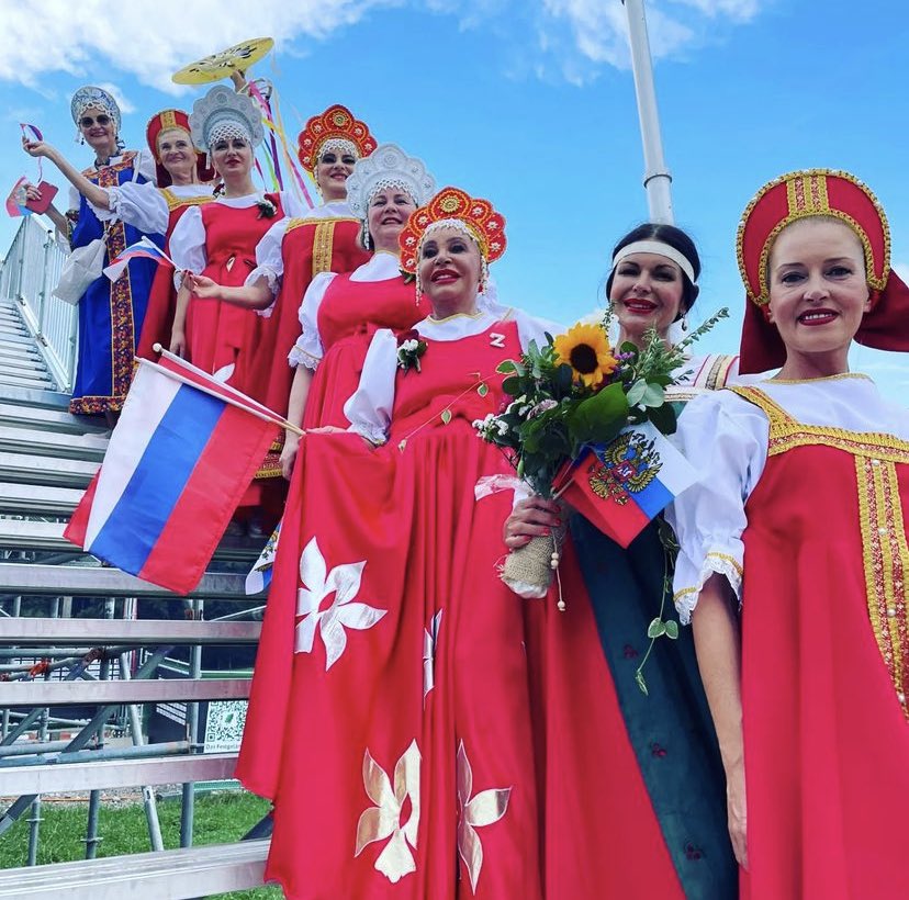 Der Instagram-Beitrag einer Frau aus der Gruppe Russkij Basel ist mit dem Hashtag #Tanzenverbindet versehen. 

Auf Kritik antwortet sie: «Was geht gar nicht? Kultur? Nationalität? Sich als Mensch identifizieren? Also bitte» #ESAF2022