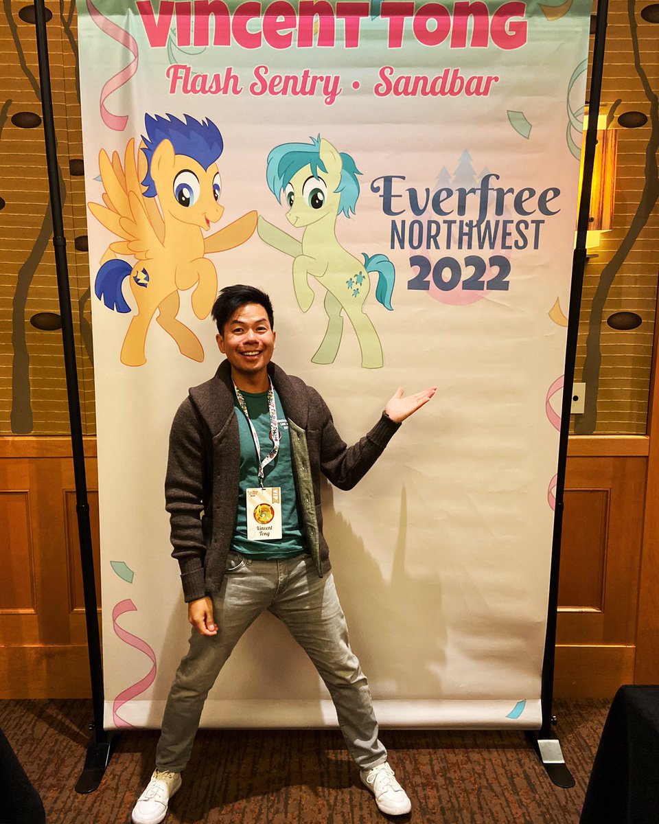 VincentTong007's tweet photo. Guess who’s back? (It’s Brad!) Come say hi every pony/creature!
Who’s ur favourite Brad?
#efnw2022 @EverfreeNW
#mlp #brony #mylittlepony #flash #sandbar #garble #princeblueblood
#voiceover #voiceactor #voiceacting #lovemyjob #cartoons #AsianActor #studio #animation #cartoons https://t.co/lh6eo0Jf0C
