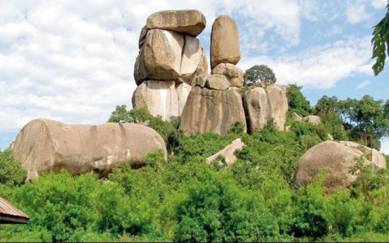 juogi_nation's tweet photo. Kit Mikayi. Interesting historical and religious site that originated from the story of a Luo hero. About 1km from Kisumu-Bondo Rd. Welcome to Onagi Nation! #juogination . https://t.co/3YWuj6TAwW