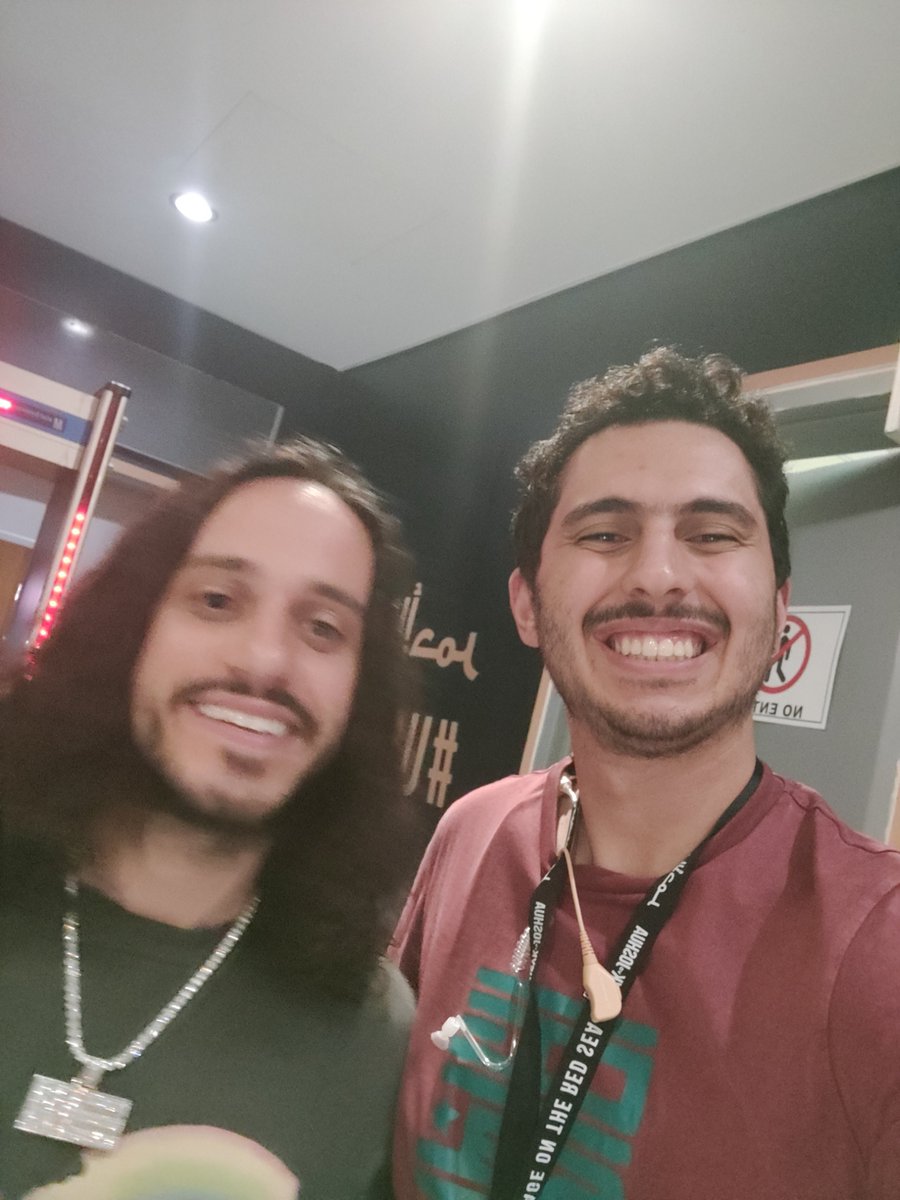 bagel108's tweet photo. it was a pleasure to meet russ chill dude https://t.co/KzWFSQ2ZZL