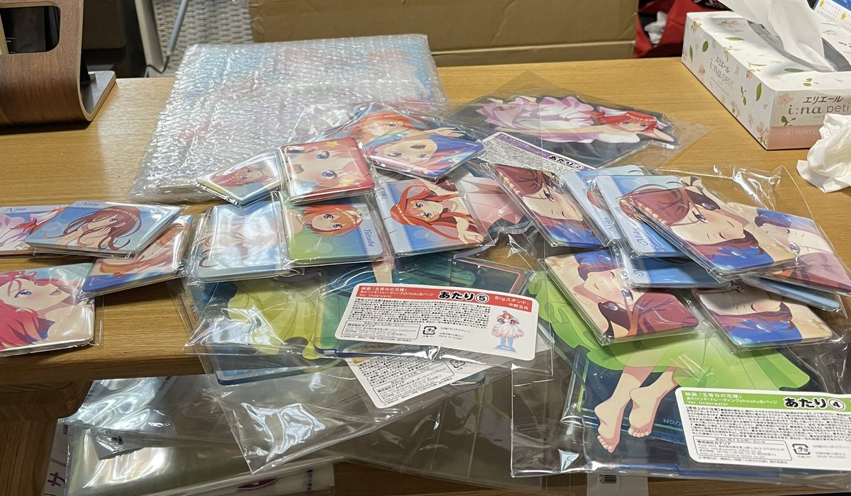c_ehw's tweet photo. 60回引いてコンプw
缶バッジ欲しい人いたら譲ります。

#五等分の花嫁 https://t.co/UR4GJWUBEC