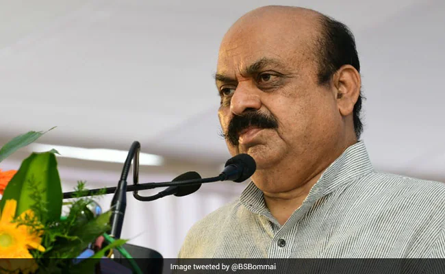 ndtv's tweet photo. In Letter To PM, 13,000 Schools Accuse Karnataka Government Of Corruption https://t.co/8sa6E6csUw https://t.co/WePumknHxk