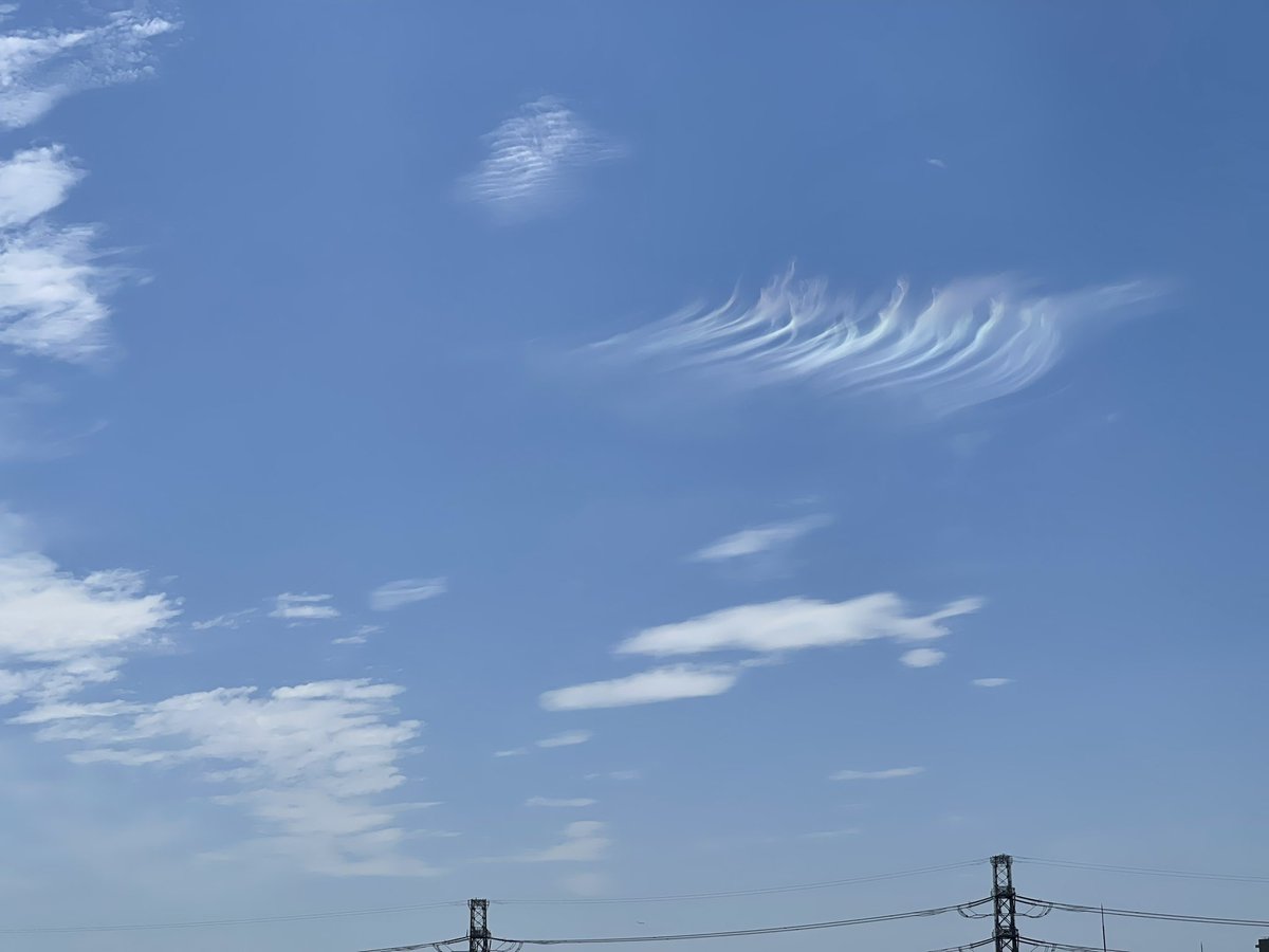 yamaakko4's tweet photo. #彩雲 #イマソラ お昼頃だけどさ、気づけて嬉しい♪ https://t.co/Dcx5KYAwam