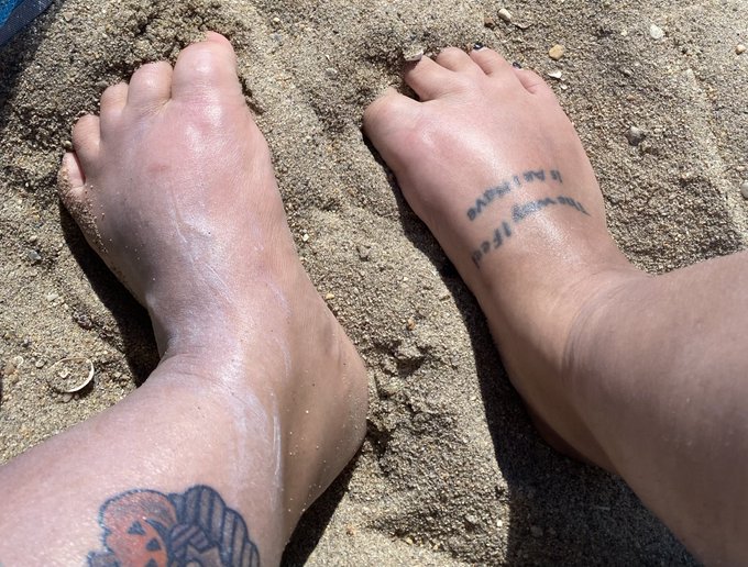 Beach set coming soon for my loyal foot followers 😘 https://t.co/UyPqcHlaiH<a href="/tag/feet"class="tags"><span>#feet</span></a><a href="/tag/pedicure"class="tags"><span>#pedicure</span></a><a href="/tag/pigs"class="tags"><span>#pigs</span></a><a href="/tag/findom"class="tags"><span>#findom</span></a><a href="/tag/footdom"class="tags"><span>#footdom</span></a><a href="/tag/wrinkledsoles"class="tags"><span>#wrinkledsoles</span></a>