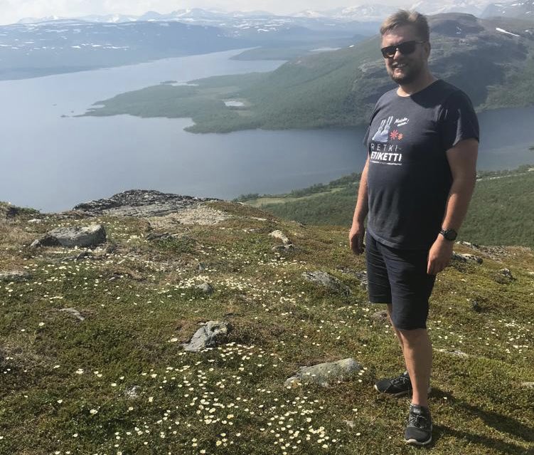 Luontopalvelujohtaja Henrik Jansson Suomen luonnon päivänä: Huolestuttavat uutiset luonnon tilasta korostavat Suomen luonnon päivän merkitystä. #Metsähallitus luontopalveluissa teemme työtä, jotta lapsemme saavat viettää tätä päivää iloiten monimuotoisesta luonnosta. 1/2