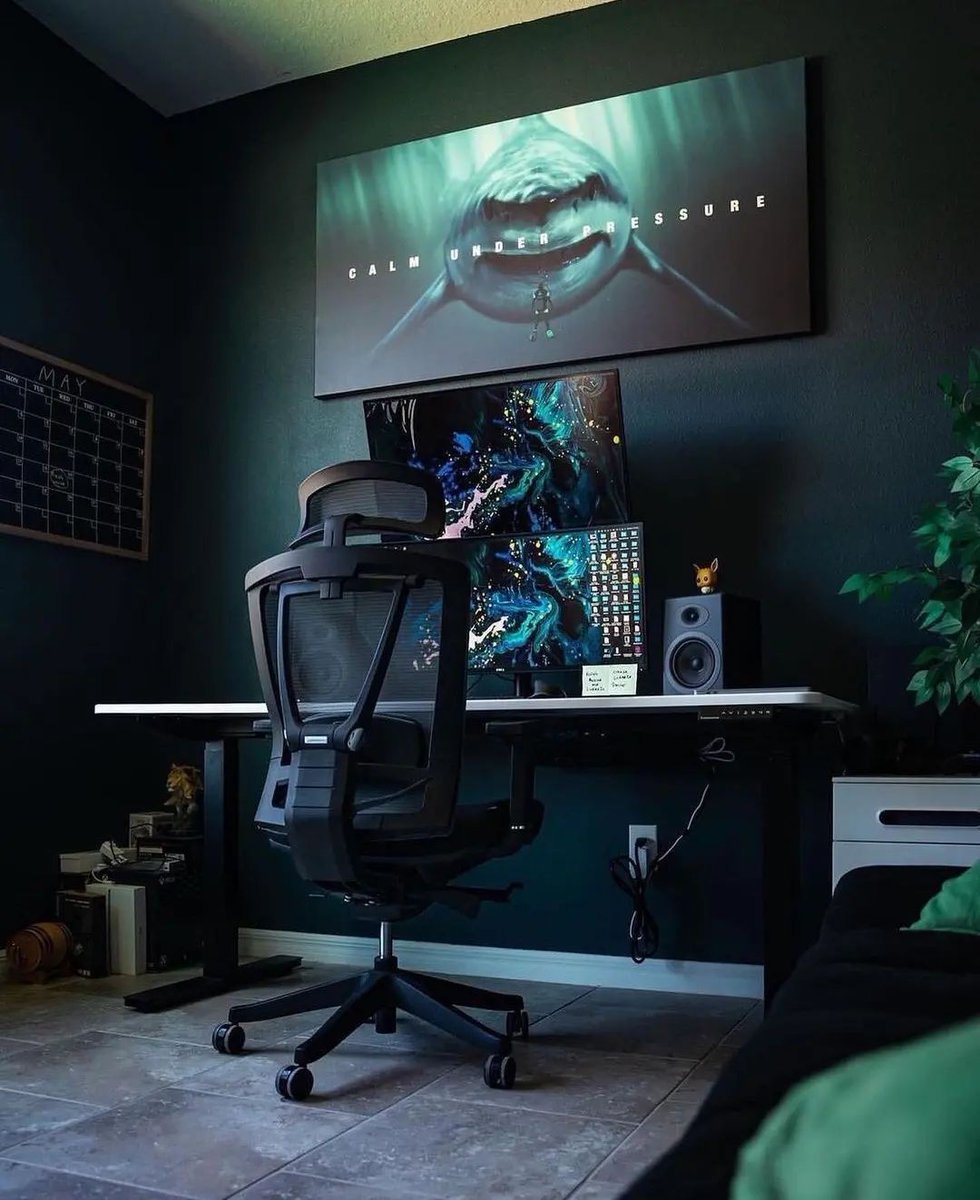 GamearMr's tweet photo. Super clean setup🖥️ 
#homeoffice #homeofficedesign #homeofficeideas #workspaceinspo #smallspacesquad #setuptour #isetups #minimalsetups #workstation #designyourworkspace #setupinspiration #productivespaces #officeenvy #creativespace #workhardanywhere #workspacegoals #chillsetup https://t.co/1VAOP3Xiqh