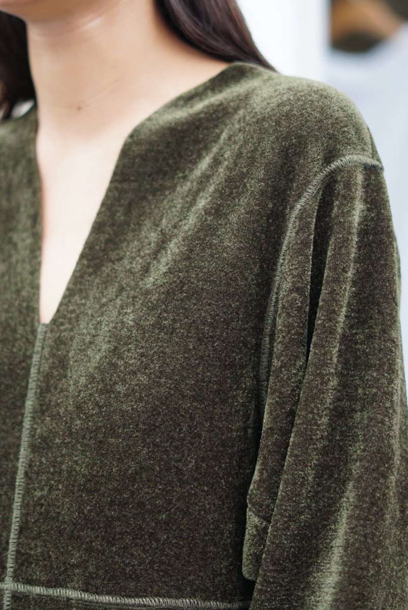 ANNDEARK's tweet photo. 【 Mame Kurogouchi 】
    22FW Collection 

V-Neck Velour Knit Dress

#mamekurogouchi #マメクロゴウチ
https://t.co/tVK52CsEjj https://t.co/gEDPiazhkU
