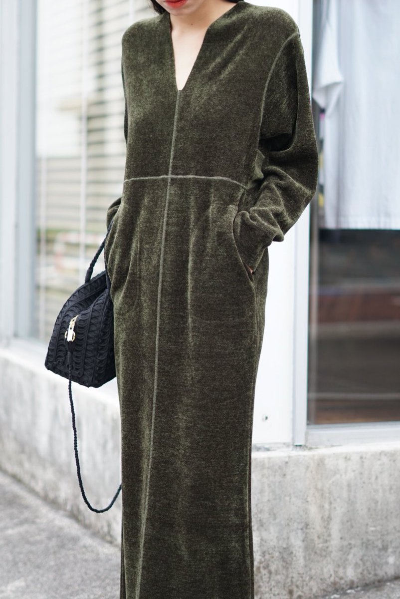 ANNDEARK's tweet photo. 【 Mame Kurogouchi 】
    22FW Collection 

V-Neck Velour Knit Dress

#mamekurogouchi #マメクロゴウチ
https://t.co/tVK52CsEjj https://t.co/gEDPiazhkU