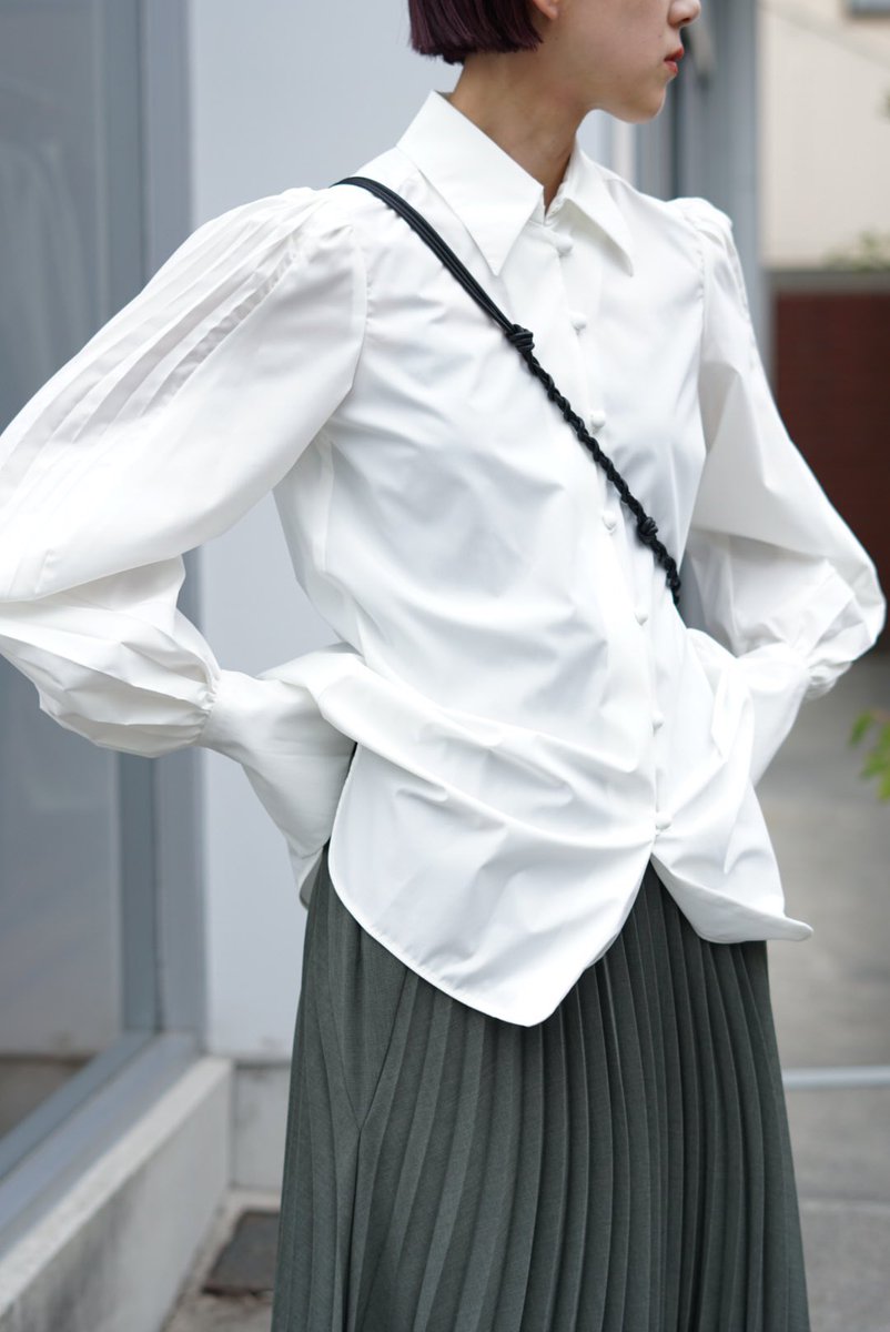 ANNDEARK's tweet photo. 【 Mame Kurogouchi 】
    22FW Collection 

Curved Pleated Shirt

#mamekurogouchi #マメクロゴウチ
https://t.co/vLIAZFt4mk https://t.co/bXkhsNLiBN