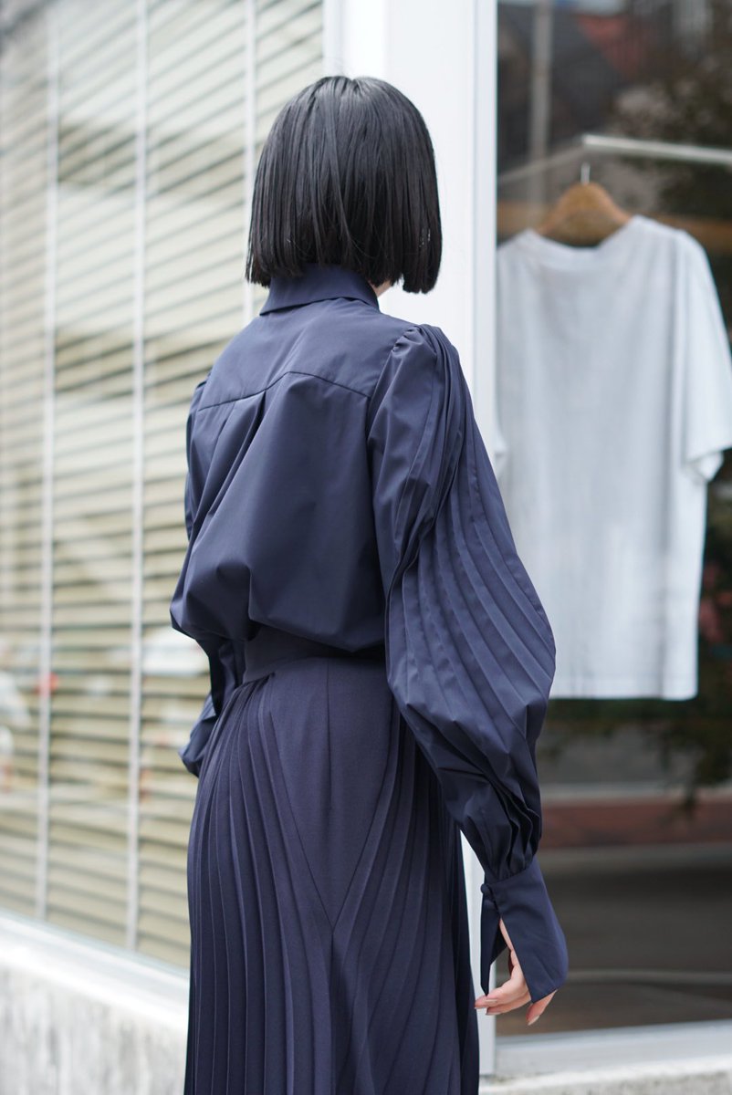 ANNDEARK's tweet photo. 【 Mame Kurogouchi 】
    22FW Collection 

Curved Pleated Shirt

#mamekurogouchi #マメクロゴウチ
https://t.co/vLIAZFt4mk https://t.co/bXkhsNLiBN