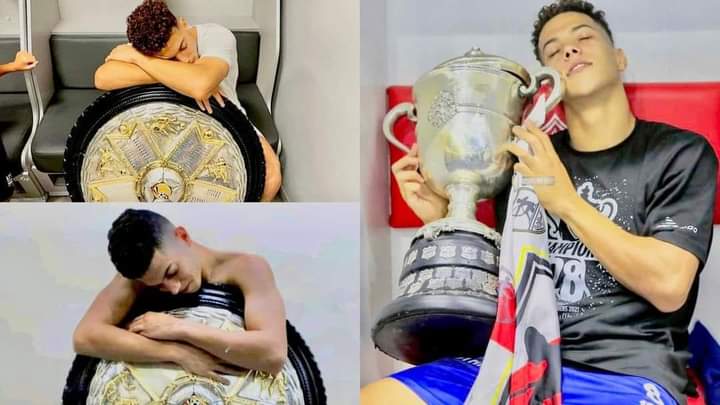 كياد بس قمر😂😂😂
حصره عليك ياللي ف بالي😂😂😂