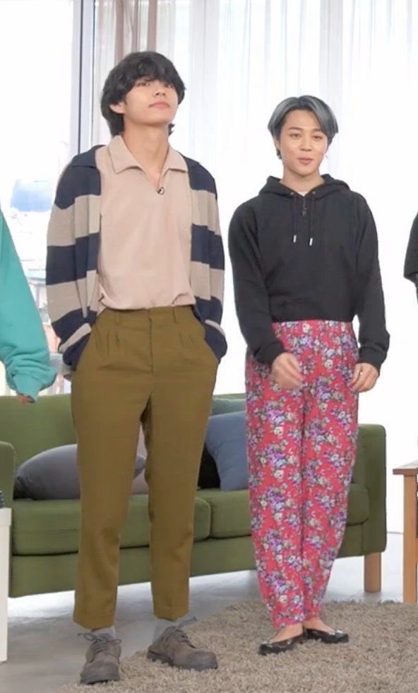 vminnightsky's tweet photo. vmin size difference..a little thread 🧵 https://t.co/Xvany1mtAw