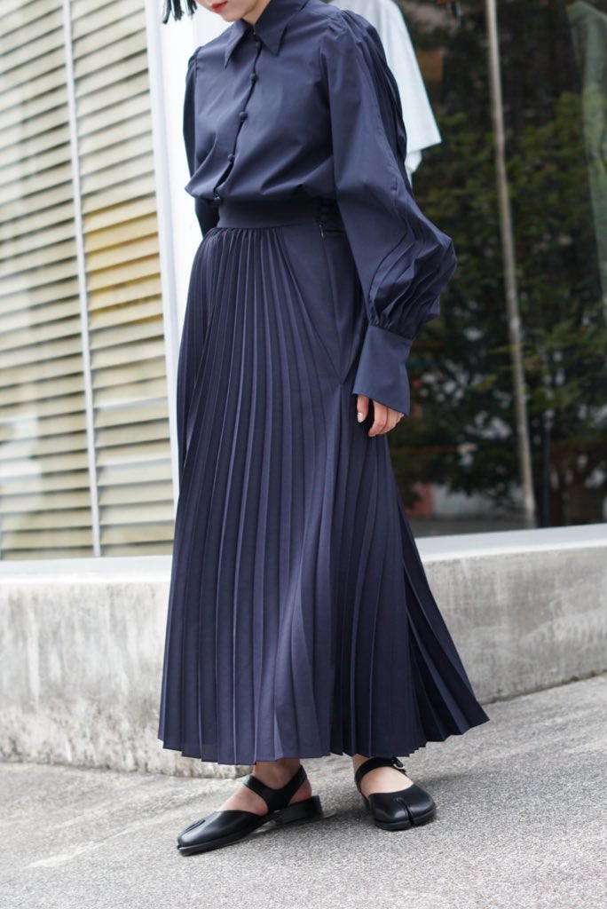 Mame Kurogouchi 】 22FW Collection Curved Pleated Flared Skirt