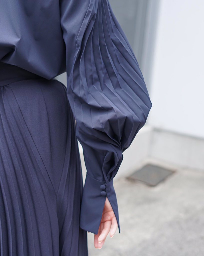 ANNDEARK's tweet photo. 【 Mame Kurogouchi 】
    22FW Collection 

Curved Pleated Flared Skirt

#mamekurogouchi #マメクロゴウチ
https://t.co/uycn0y8vEw https://t.co/l4MKB5xqoF