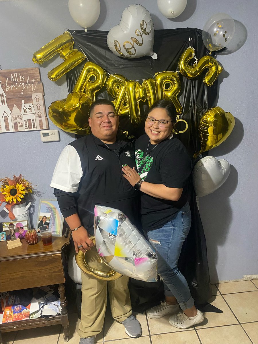 julieram0s's tweet photo. pop the champagne i’m changing my last name 💍💍
FUTURE MRS.JOSEPH RAMOS COMING SOON♥️♥️💍💍😍😍
@Joryan79 https://t.co/1AprOYMJTn