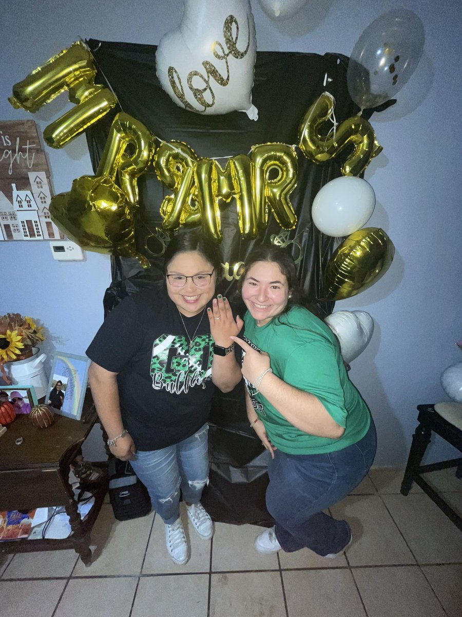 julieram0s's tweet photo. pop the champagne i’m changing my last name 💍💍
FUTURE MRS.JOSEPH RAMOS COMING SOON♥️♥️💍💍😍😍
@Joryan79 https://t.co/1AprOYMJTn