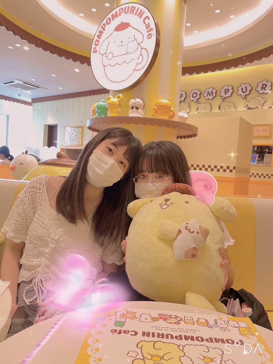 AyacchiYua0106's tweet photo. POMPOMPURIN Cafe 原宿に来ています😊

#pom2purin_cafe 
#pompompurincafe 
#原宿　
#彩花と結愛 https://t.co/ewggB7cs1e