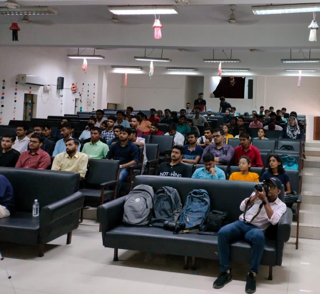 Sarthak67697414's tweet photo. Azure Workshop @official_Jkiapt
Great Experience to learn something new .
#azuredevdayprayagraj
#azuredevdays
#azdevindia
Our great speakers- #zishansheikh
#ayushchaurasia
#HareKrishna https://t.co/fsluMqZkxf