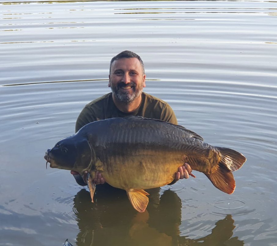 What a way to end the trip with another PB Mirror weighing in @ 44lb 7oz <a href="/CoreBaits_uk/">Core Baits</a> <a href="/matt_duce1980/">Matt Duce</a> <a href="/MozzyCarp/">Mozzy</a>