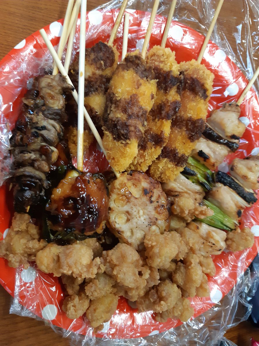 madamnmiaki's tweet photo. 今日も元気なみあきです☺️

夕御飯はみんなの焼き鳥🎵

チンご飯に味噌汁と

今日初めてお会いしたお兄さんに
揚げ物のTwitter見ましたよと

今日も揚げ物あるわぁ(*´艸｀*)

モリモリ食べてるみあき想像して笑ってね😆

１日頑張ろう🎵

#大阪風俗
#マダムン
#アナル舐め
#揚げ物
#焼き鳥 https://t.co/MyNmGquKCL