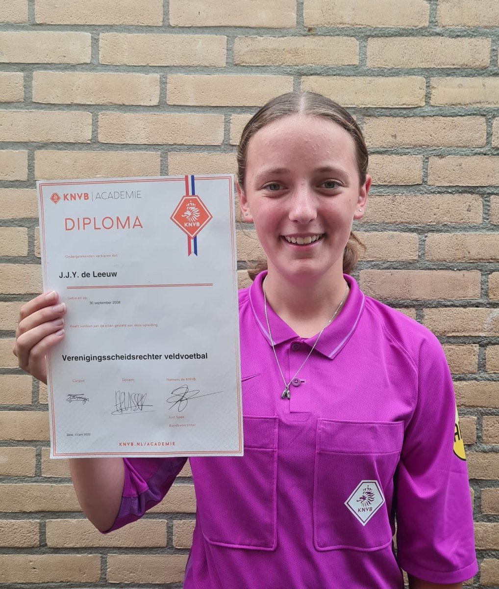 Eén van de jongste, gediplomeerde jeugdscheidsrechters fluit bij SC Groessen
sportclubgroessen.nl/een-van-de-jon…