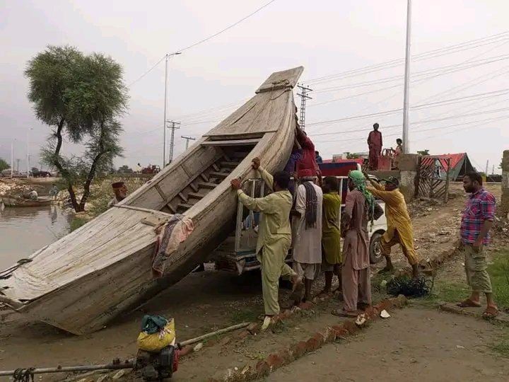 This rescue boat donated by <a href="/NisarShaR19/">Nisar Shar</a> in Thari Mirwah has saved many people from plunder and the death. Let's appreciate and applaud such people. 
#SindhDisasterReliefCampaign