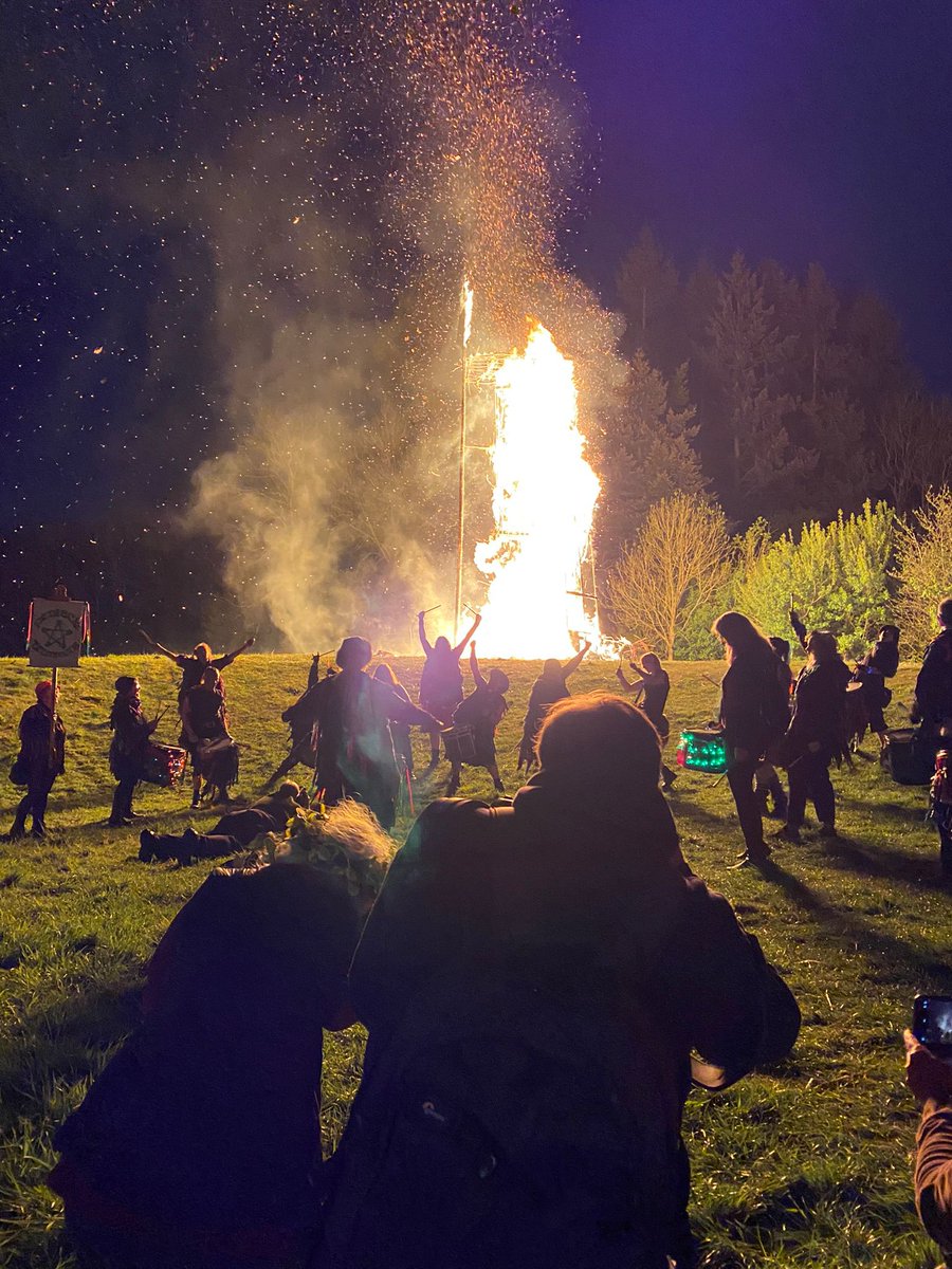 onthefarmc5's tweet photo. Just half an hour to go until the final episode of #AFarmThroughTime! Let's turn the clocks back one more time and find out how what life was like as an Iron Age farmer. Tune in at 9pm on Channel 5 ๐งโ๐พ https://t.co/orem0OYw3M