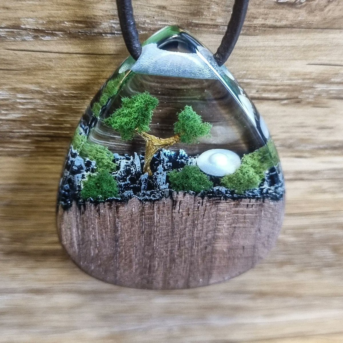 AlienWorldShop's tweet photo. UFO Diorama Pendant
#ufotwitter #strangerthings #AncientAliens #xfiles #aliensighting https://t.co/cdwoGC2KtR