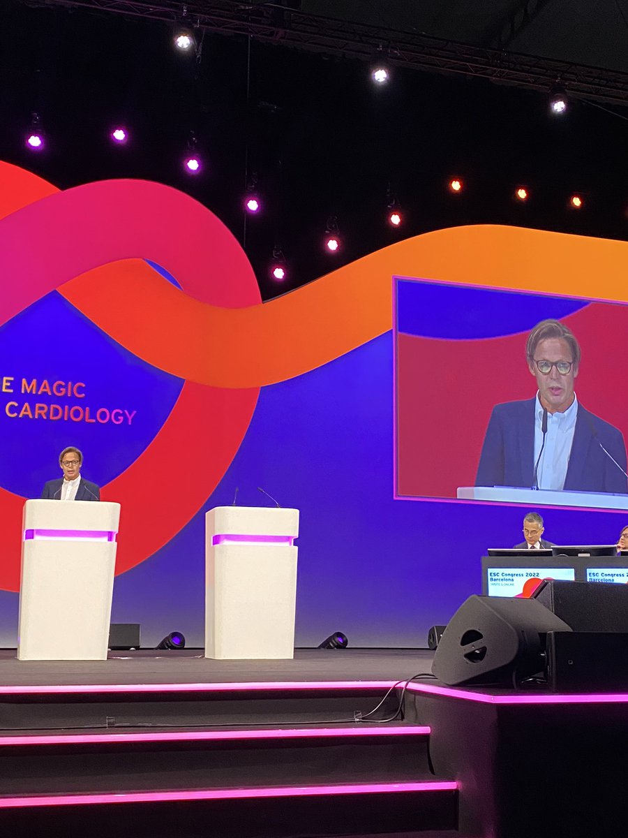 BorregaardBritt's tweet photo. @CardResearchOuh 1/6 💣 Wow! Just now results of the #BOX_trial Oxygen presented by Prof JE Møller:
📍Targeting of a restrictive or liberal oxygenation strategy in comatose patients after resuscitation for cardiac arrest:
— Similar incidence of death or severe disability or coma. https://t.co/qhyfS4Bkx5