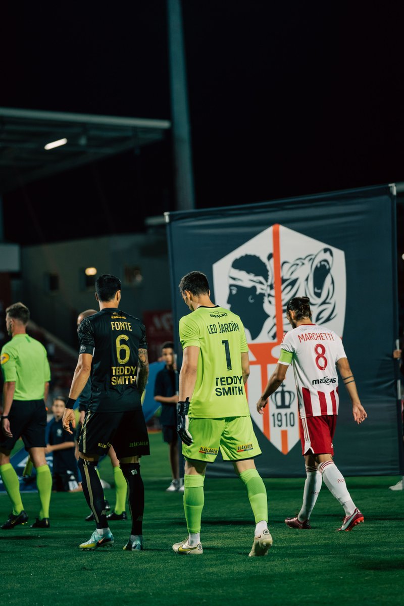 losclive's tweet photo. 📸 Un succès précieux avant une semaine à deux matchs !
Qu'as-tu pensé du match de nos Dogues hier lors de #ACALOSC ? https://t.co/IHXrEviFCM