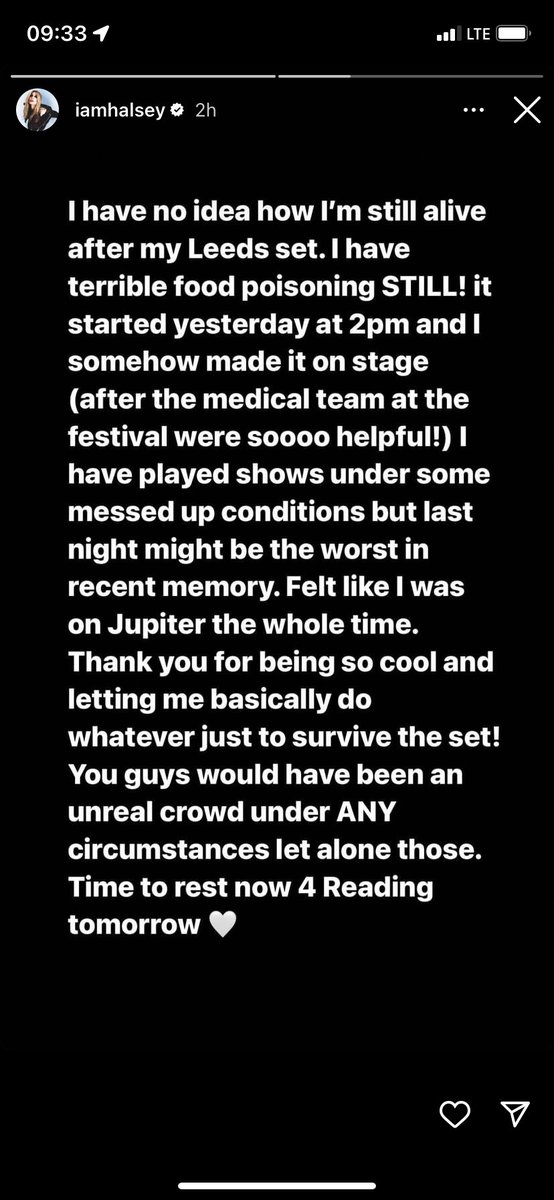 UpdatesHalseyPL's tweet photo. Halsey walczyła z zatruciem pokarmowym podczas wczorajszego Leeds Festival ⬇️ https://t.co/jzYuCnWKv2