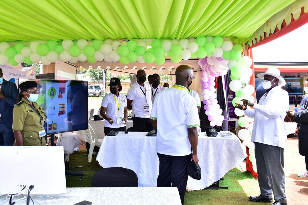 akajosh1's tweet photo. @NITAUgandaED demonstrates a number of E-Government services to H.E the President at the E-Government Services Expo in📍Gulu City 

#DigitizeUg "Digitizing service Delivery" https://t.co/w5M516YfJv