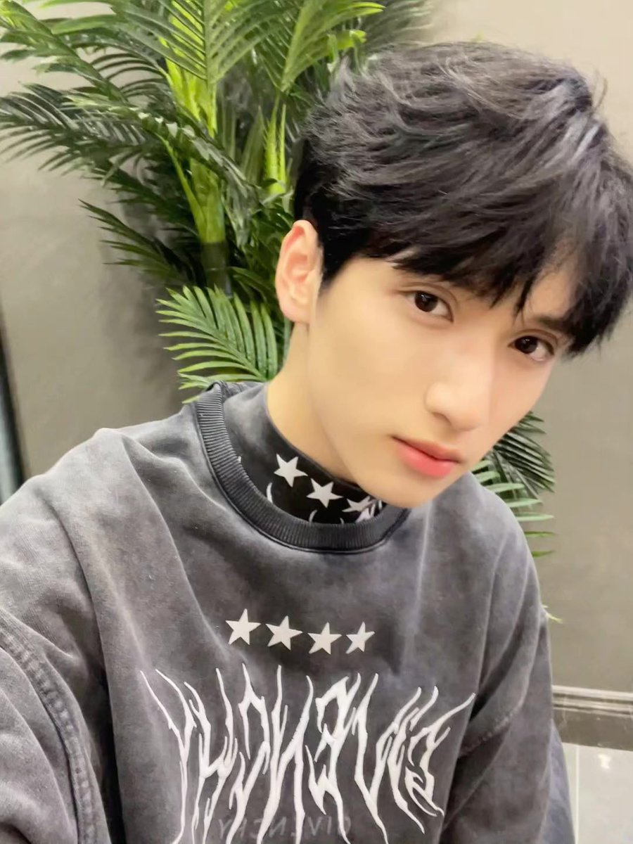 yhxpics's tweet photo. 270822
严浩翔 weibo update

“有 点 酷 存 🤔”

✧ #YanHaoxiang #严浩翔 #TEENSINTIMES #时代少年团 ✧ https://t.co/Nt10T3KzOH