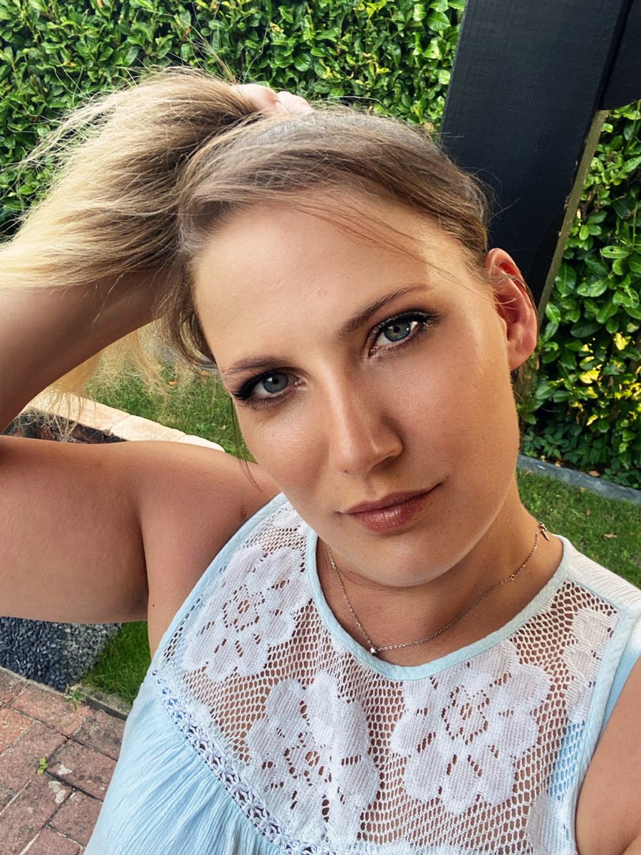 Jenny_Foerster's tweet photo. Guten Morgen! So nun ich bei Twitter 😂🤷♀️ mal schauen was mich hier so erwartet… #neuesprofil #NEW #NewProfilePic #trending #playgirl #gamescom2022 #followme https://t.co/aXP4jVQDz9