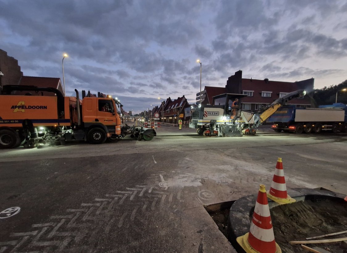 Dit weekend is de kruising Amsterdamsestraatweg-Marnixlaan afgesloten voor werkzaamheden aan de Westelijke Stadsboulevard (utrecht.nl/wsb). Er komen nieuwe verkeerslichten en verharding. 

Volg alle updates in de BouwApp: debouw.app/projects/weste…