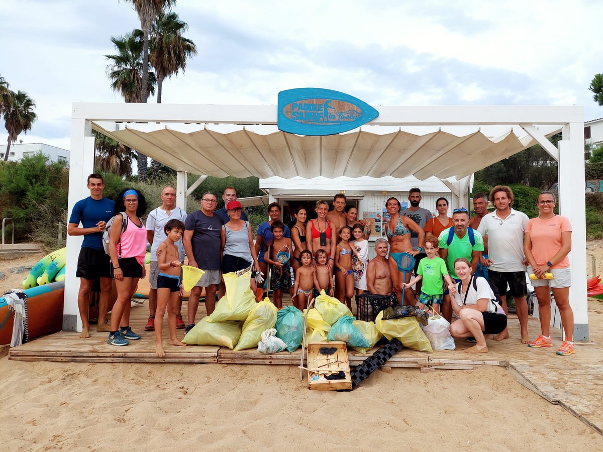 lamardedones's tweet image. Ahir vam realitzar la sortida de plogging de l’estiu amb Paddle Surf La Fosca per mar i @lamardedones per terra.
Després de la temporada turística ens trobem amb diferents residus en el medi natural i que ahir vam recollir per tal de contribuir a un entorn més net.