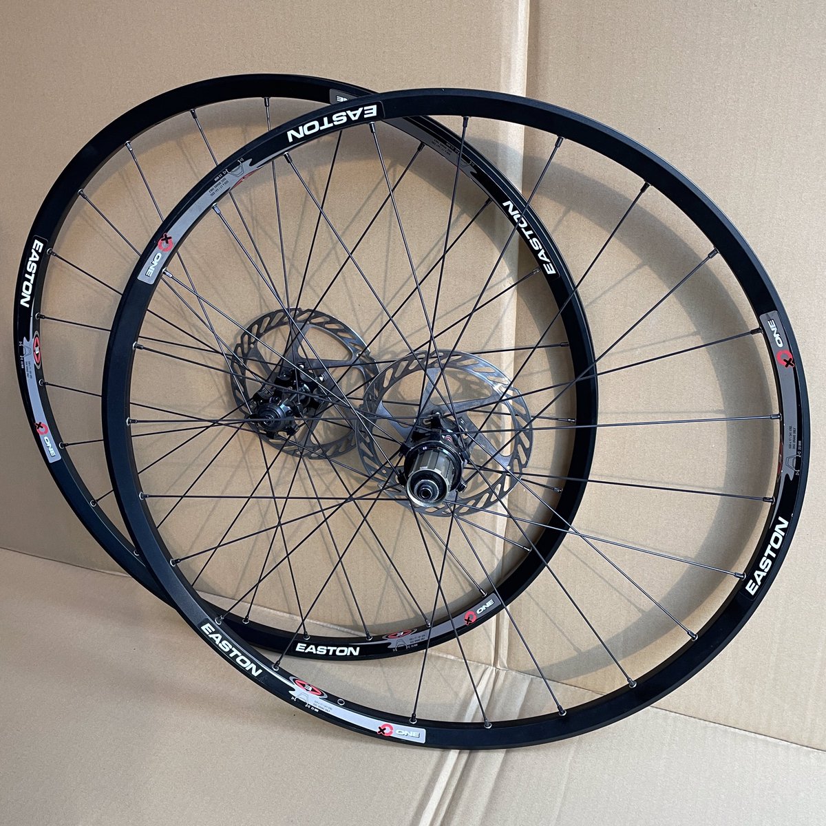 CircleTraders's tweet photo. EASTON XC ONE F&amp;R
そこそこ綺麗な 26インチ用 軽量車輪の前後セットです。

ブレーキローターはおまけ (160mm)
擦り減りも無いし歪みも無さそう。

For Sale !!
売り物です。

#easton #26mtb #26inch #eastonxc #eastonxcone #イーストン https://t.co/ItehL0qk1l