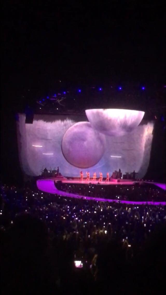 justboughtitt's tweet photo. « Paris, welcome to the #SweetenerWorldTour » @ArianaGrande 27.08.2019 https://t.co/WeuMTx5K1C