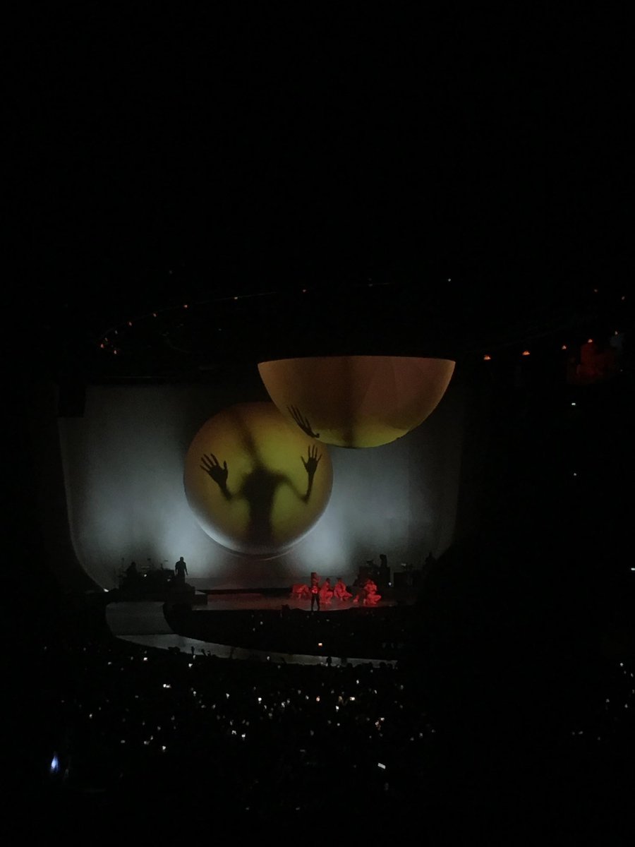 justboughtitt's tweet photo. « Paris, welcome to the #SweetenerWorldTour » @ArianaGrande 27.08.2019 https://t.co/WeuMTx5K1C
