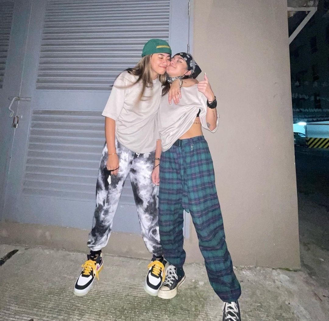 lalalimario's tweet photo. POTANG-- WAG NYO KONG HAWAKAN!! SABAY SABAY TAYONG UMIYAK AT MAGWALA 😭😭 SOBRANG DESERVE NYO ANG ISA'T-ISA MGA MAHAL. DI NYO ALAM NA ANDAMI NYONG NAPAPASAYA AT NA I-INSPIRE NA MGA TAO DAHIL SA MGA GINAGAWA NYO. MAHAL NA MAHAL NAMIN KAYO SOBRAAA 🌙🖤@AngelicaGegante @shinayahdc https://t.co/7Ux4y6lhkM