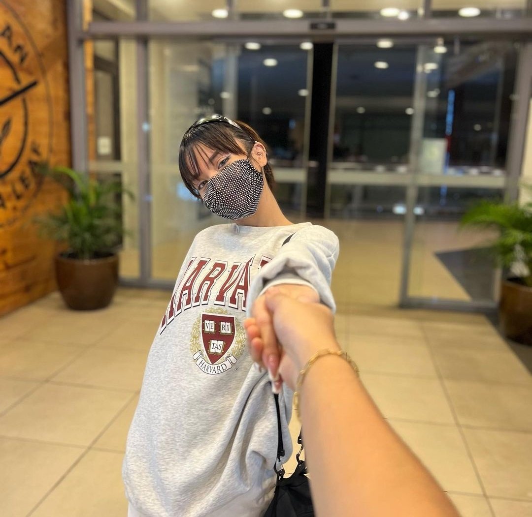 lalalimario's tweet photo. POTANG-- WAG NYO KONG HAWAKAN!! SABAY SABAY TAYONG UMIYAK AT MAGWALA 😭😭 SOBRANG DESERVE NYO ANG ISA'T-ISA MGA MAHAL. DI NYO ALAM NA ANDAMI NYONG NAPAPASAYA AT NA I-INSPIRE NA MGA TAO DAHIL SA MGA GINAGAWA NYO. MAHAL NA MAHAL NAMIN KAYO SOBRAAA 🌙🖤@AngelicaGegante @shinayahdc https://t.co/7Ux4y6lhkM