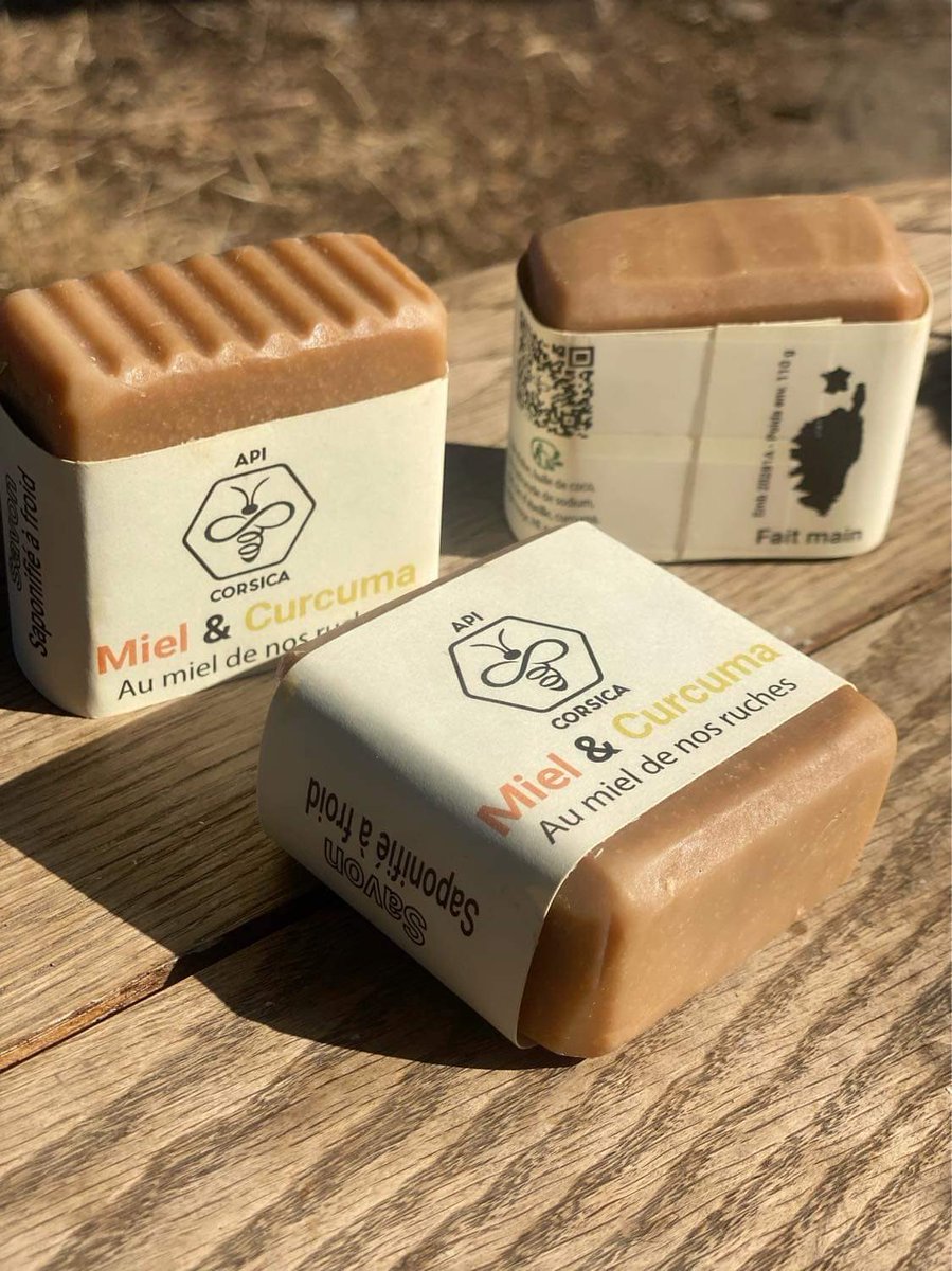 ApiCorsica's tweet photo. API CORSICA
Api Beauty - notre savon Miel &amp; Curcuma. Le curcuma est une épice merveilleuse utilisée en médecine ayurvédique pour ses propriétés antiseptique, anti bactérienne et anti-inflammatoire. La poudre de curcuma aide à ralentir le processus de vieillissement cutané. https://t.co/V5Bb4AK7QK
