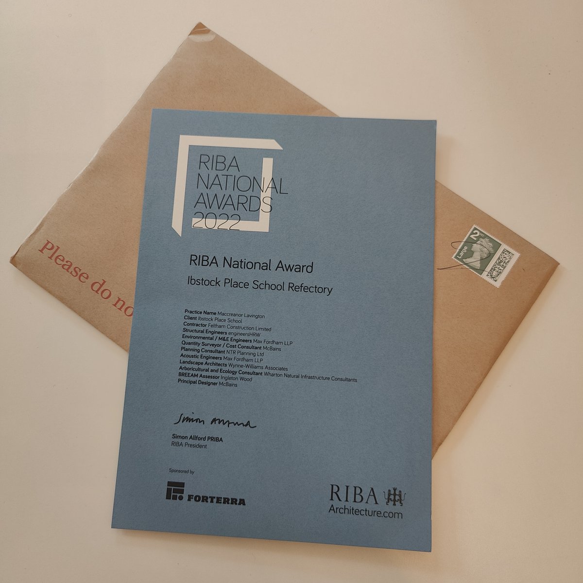 ✉️ We've just received our @RIBA National Award 2022 certificate! 🏆
With thanks to @MaccLav for designing our stunning refectory
#ibstockplaceschool #ribanationalaward #riba #londonarchitecture