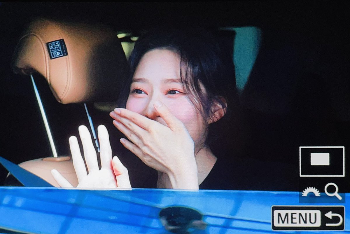 010205mj's tweet photo. 220827 퇴근 고생고생 #김민주 #KIMMINJU https://t.co/LIrNCw7ZZP