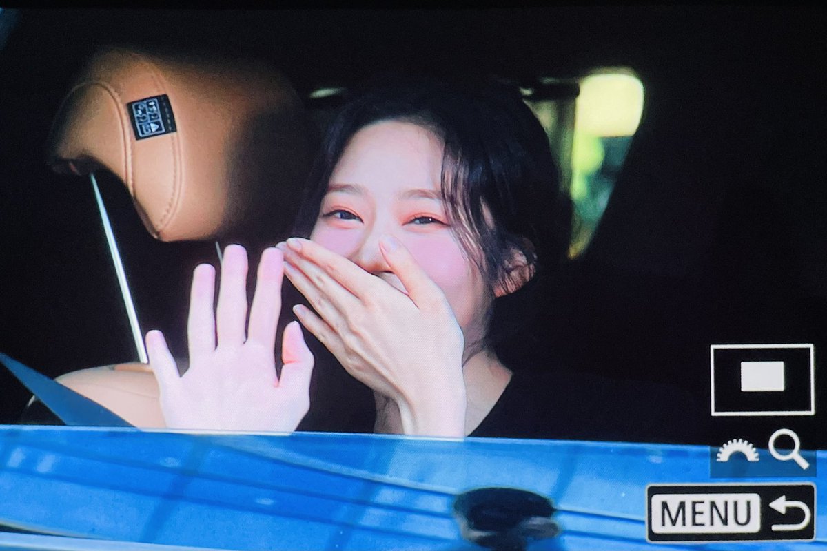 010205mj's tweet photo. 220827 퇴근 고생고생 #김민주 #KIMMINJU https://t.co/LIrNCw7ZZP